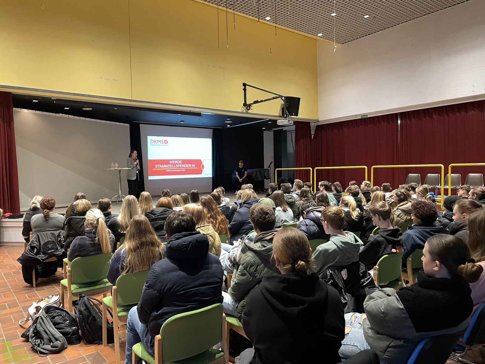 Stäbchen rein, Spender sein – heute in der Oberstufen-Edition