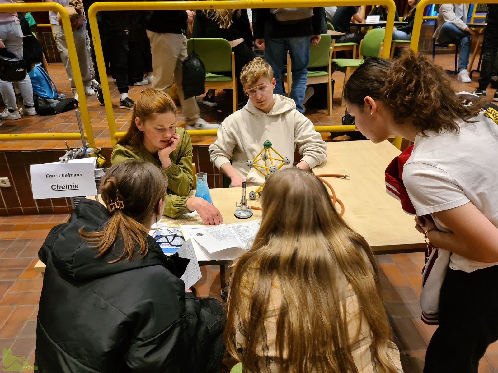 Reges Treiben in der Aula