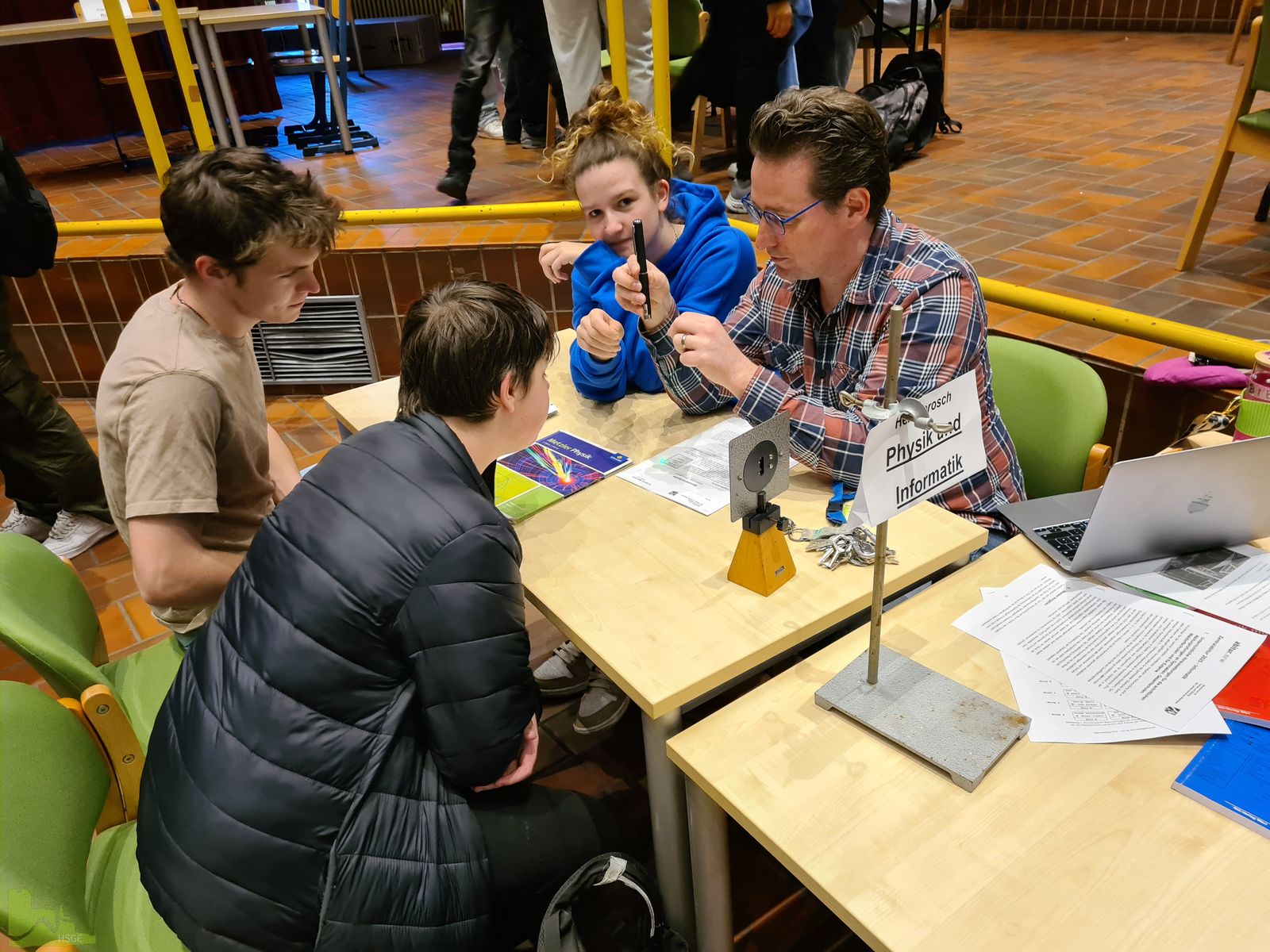 Reges Treiben in der Aula