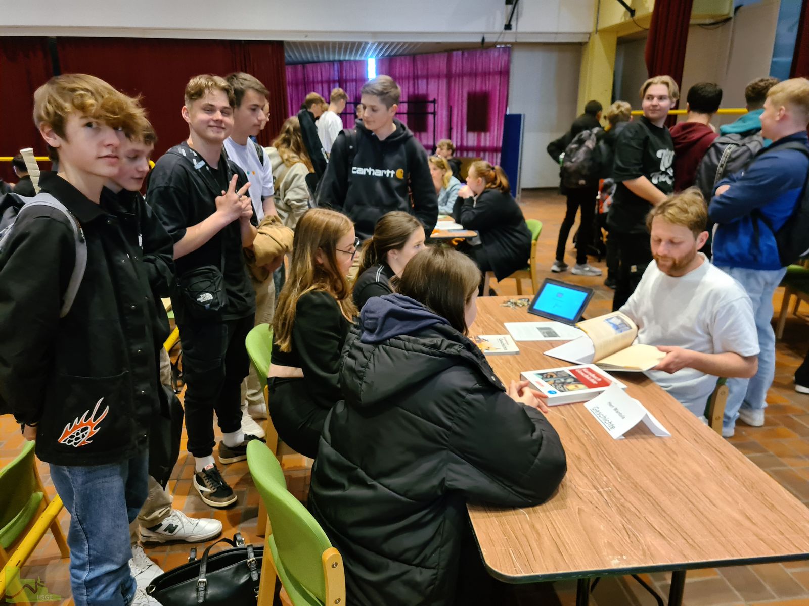 Reges Treiben in der Aula