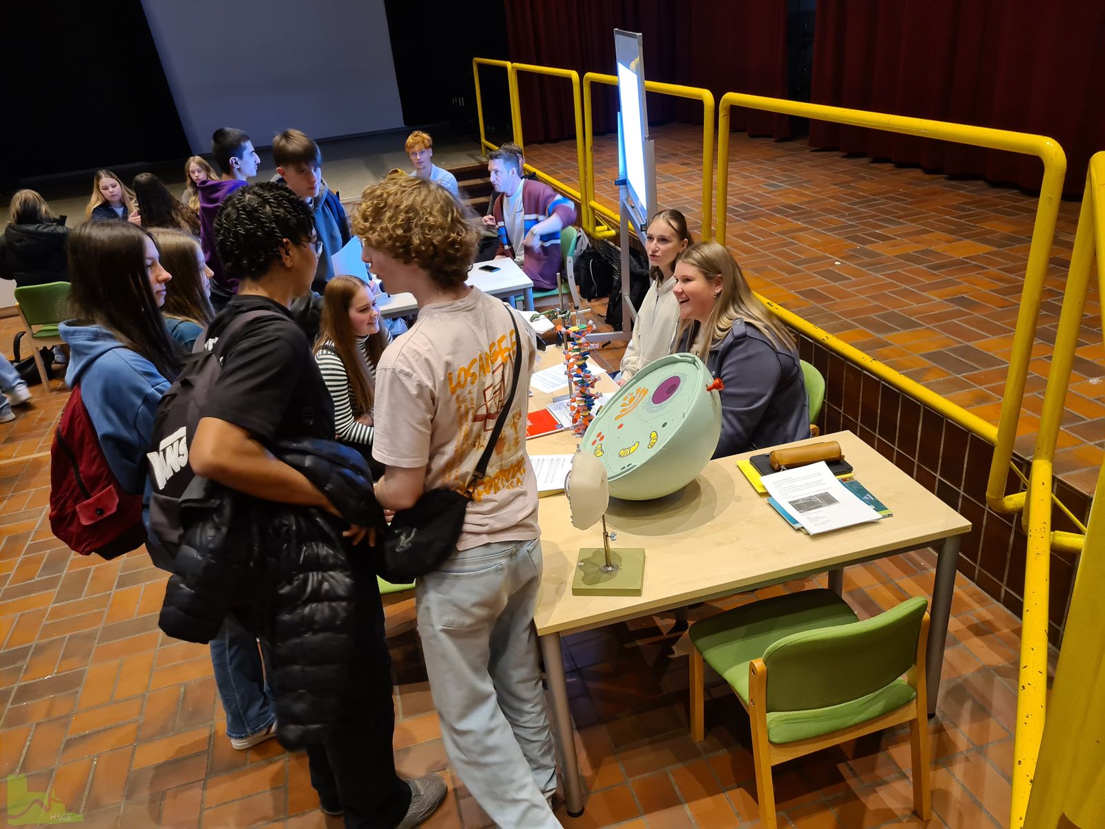 Reges Treiben in der Aula