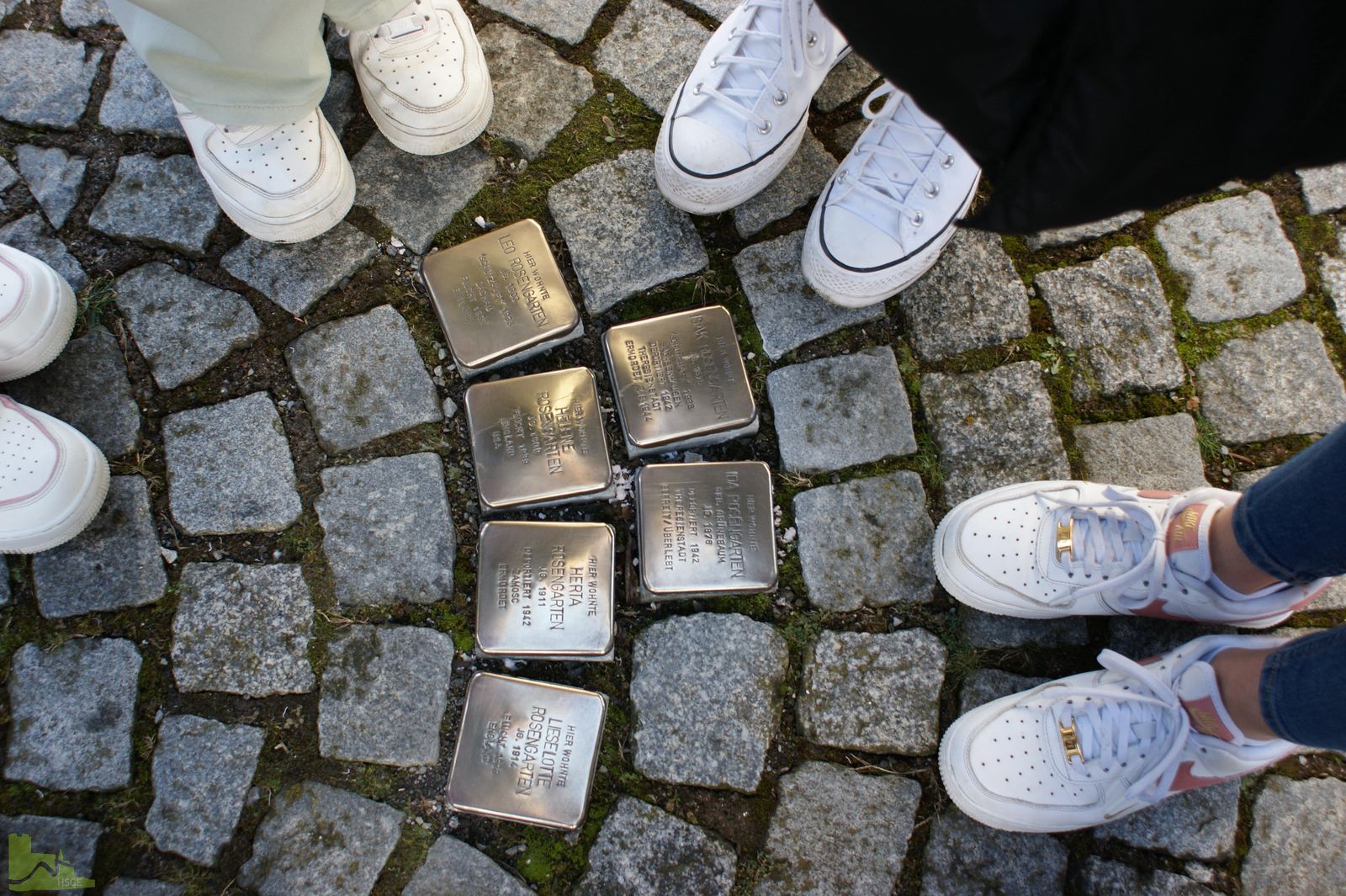 Enthüllung der Gedenktafel an der Kirchstraße